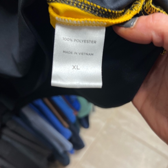 🖤NWOT- 4 BLACK AND GOLD MENS POLO SHIRTS SZ XL🖤 - Picture 4 of 13